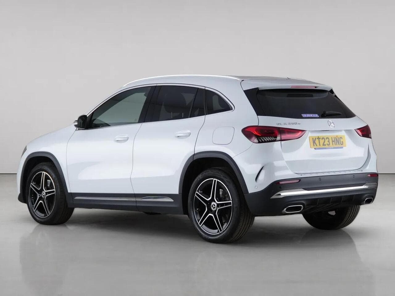Mercedes-Benz GLA thumbnail Rear Left