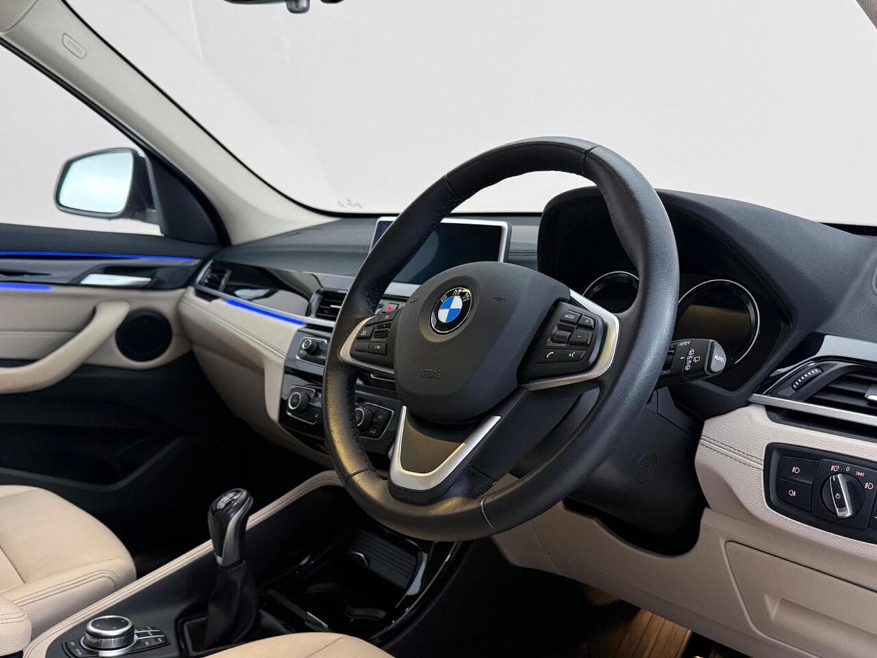 BMW X1 thumbnail Interior Front