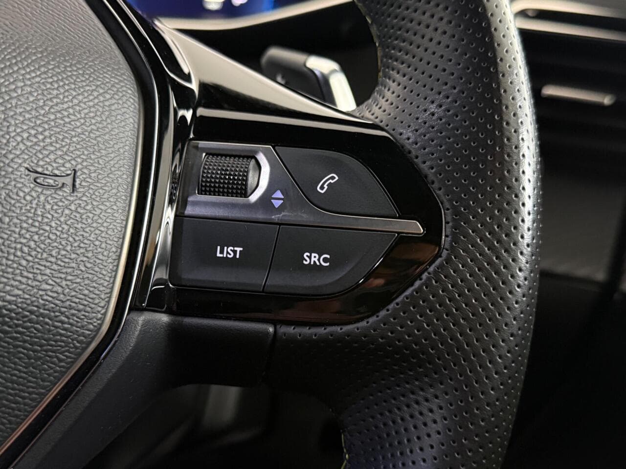 Peugeot 208 thumbnail Misc Controls