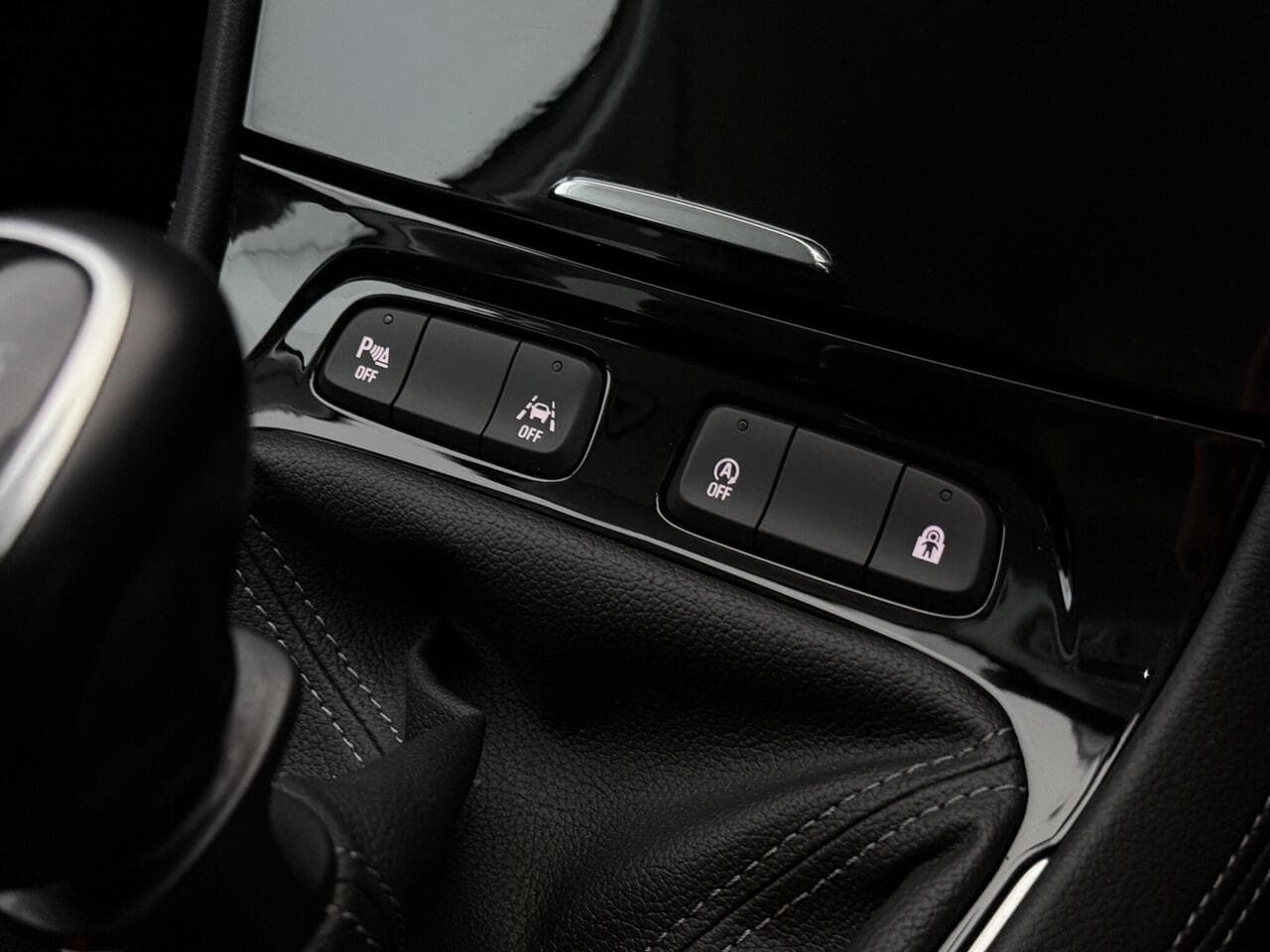 Vauxhall Grandland thumbnail Misc Controls