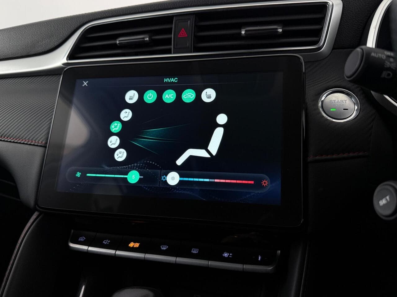 MG MG ZS thumbnail Infotainment System