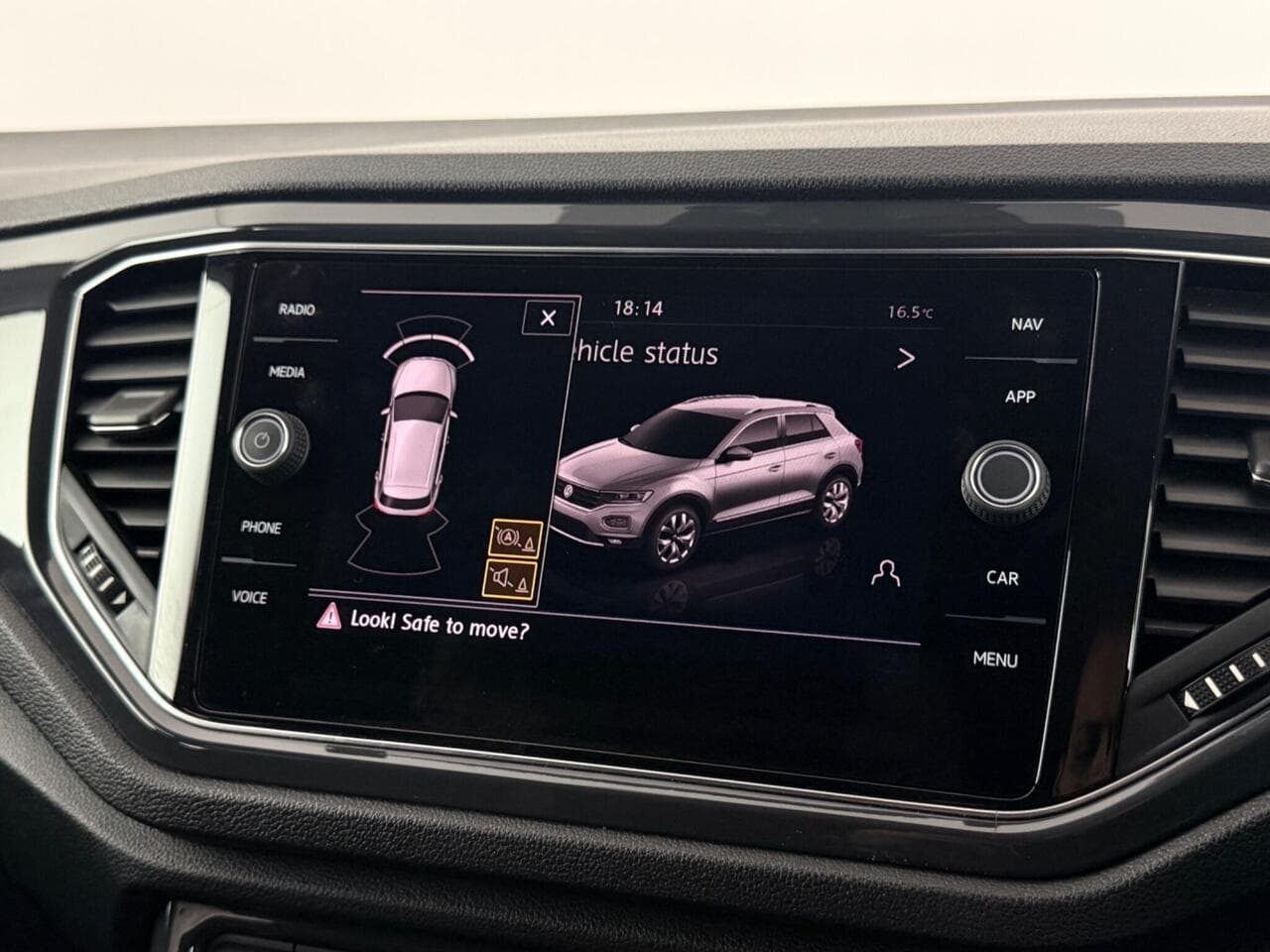 Volkswagen T-Roc thumbnail Infotainment System