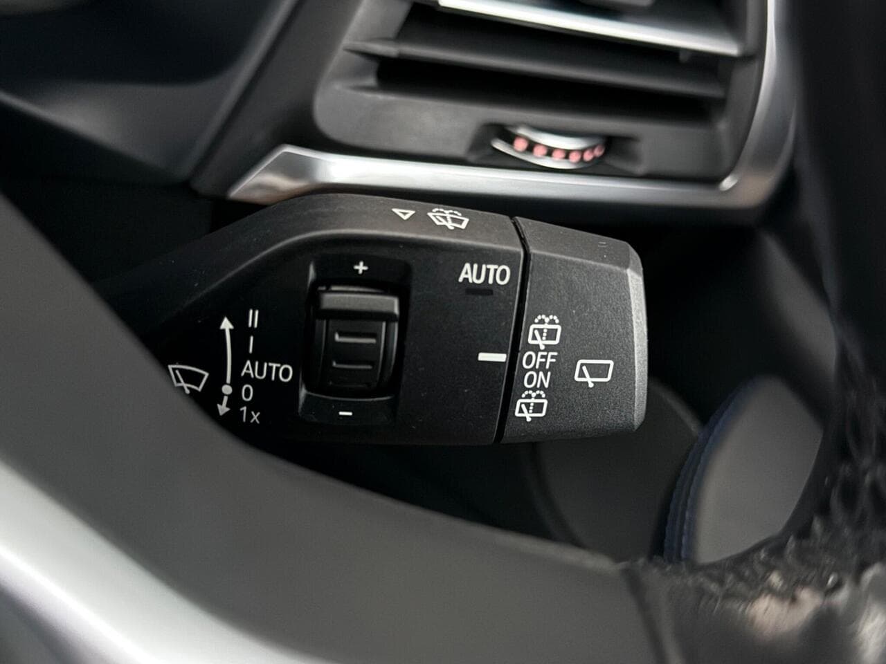 BMW iX3 thumbnail Misc Controls
