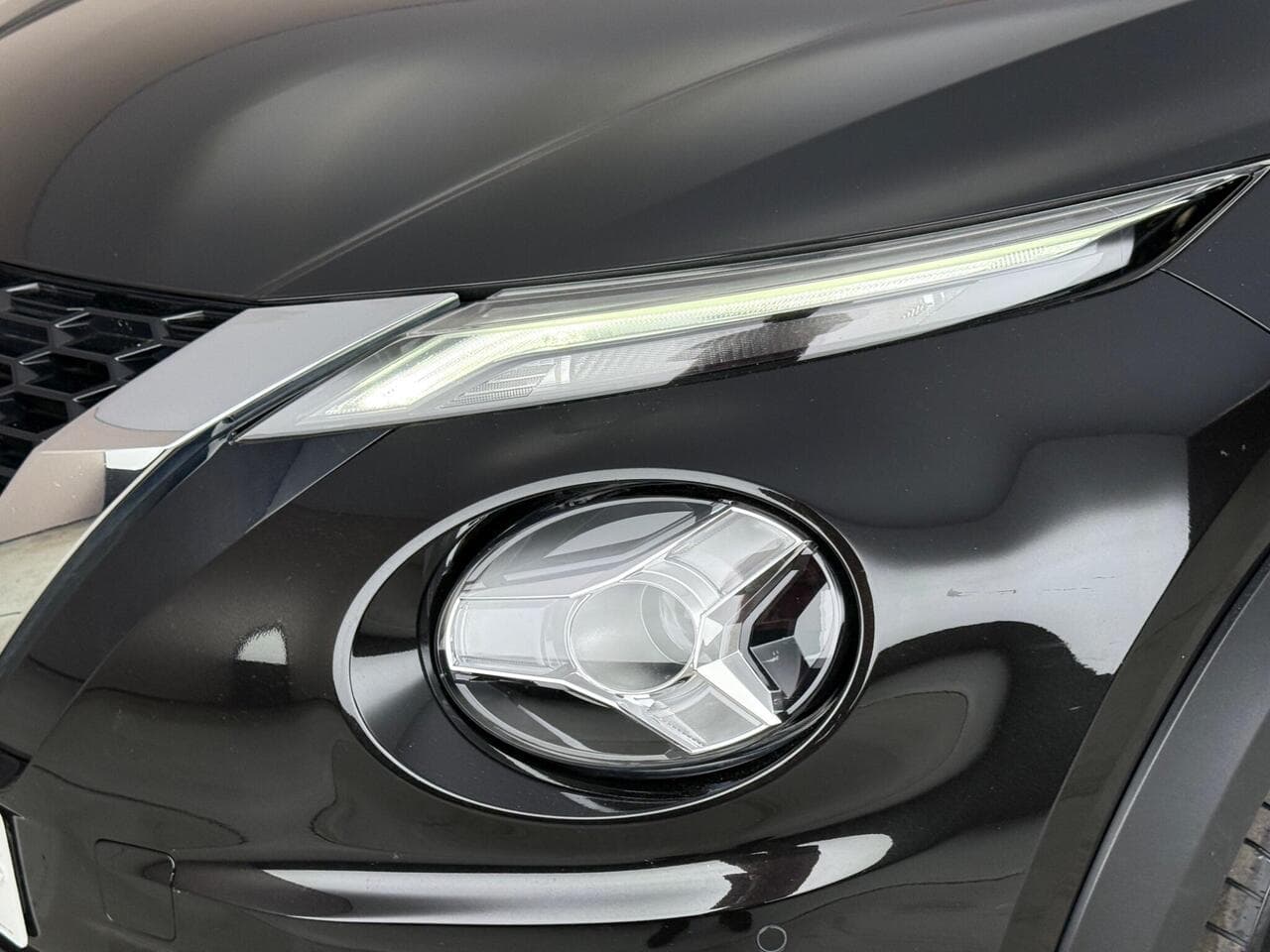 Nissan Juke thumbnail Lights Front