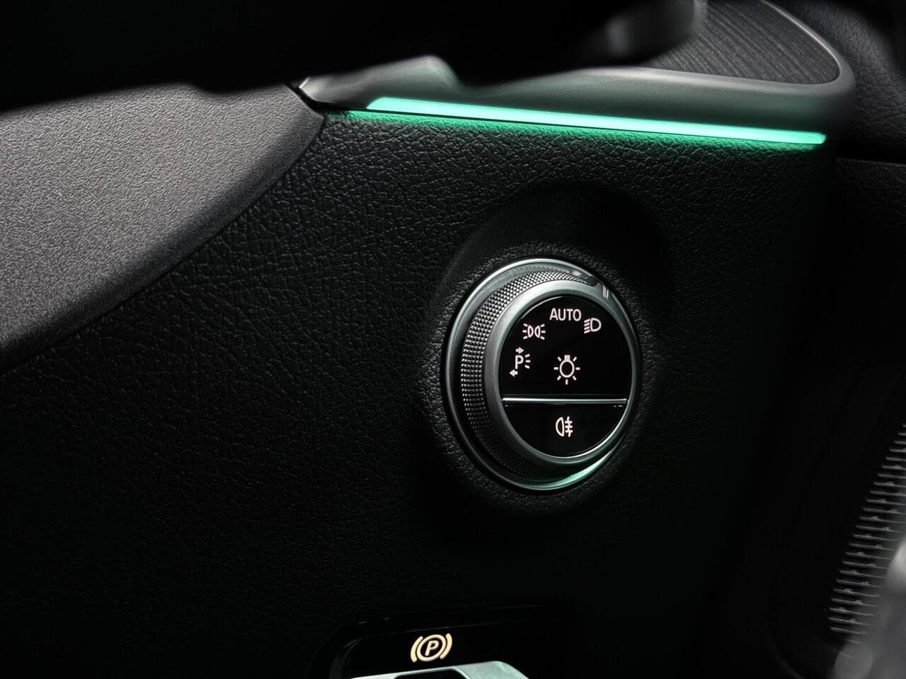 Mercedes-Benz C Class thumbnail Misc Controls