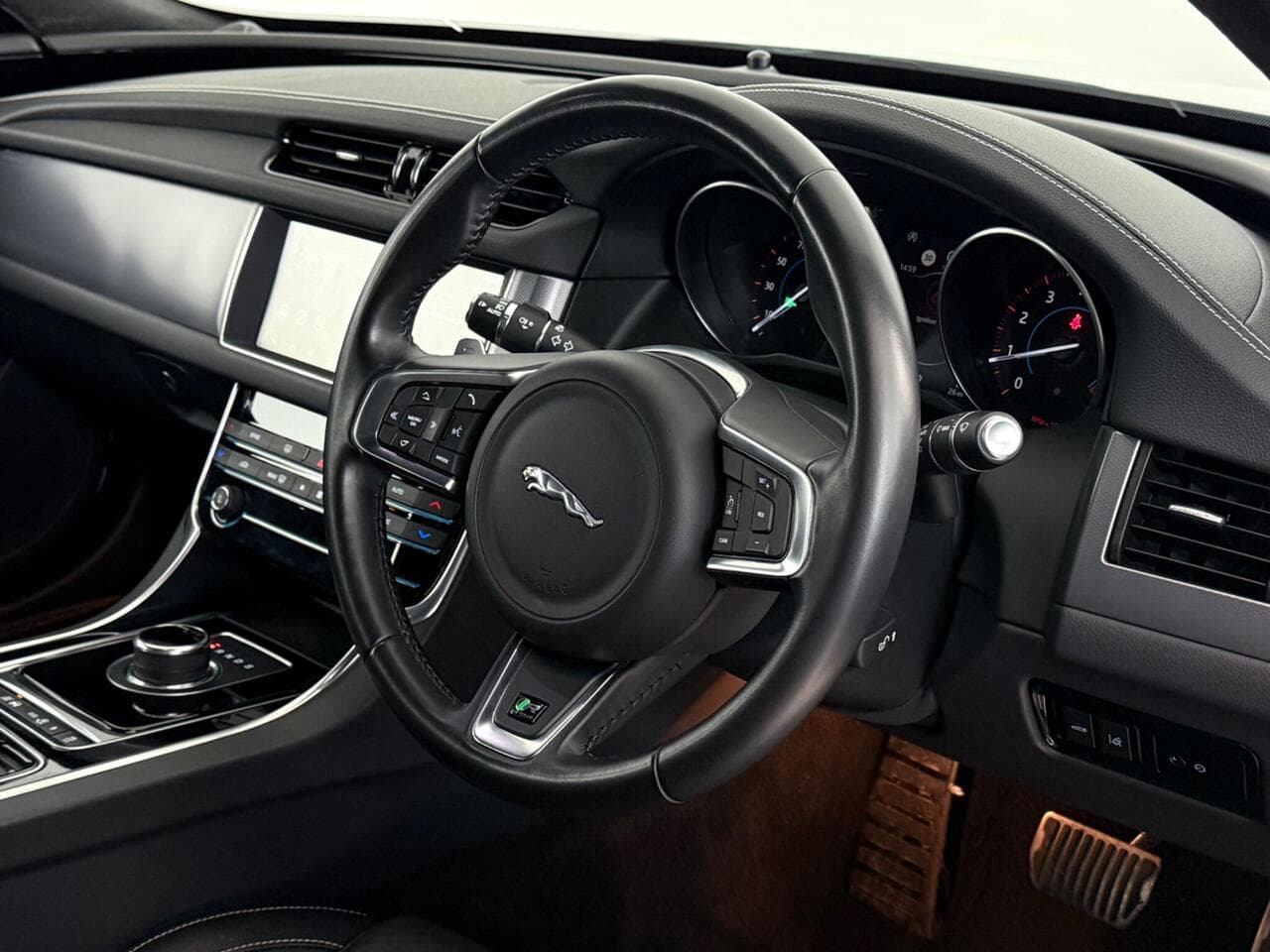 Jaguar XF thumbnail Steering Wheel