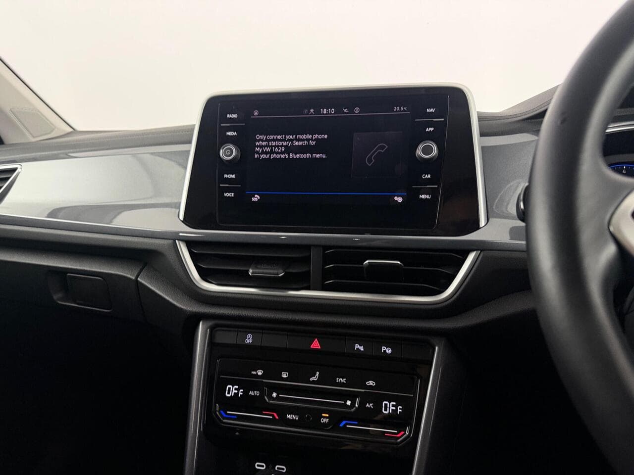 Volkswagen T-Roc thumbnail Infotainment System