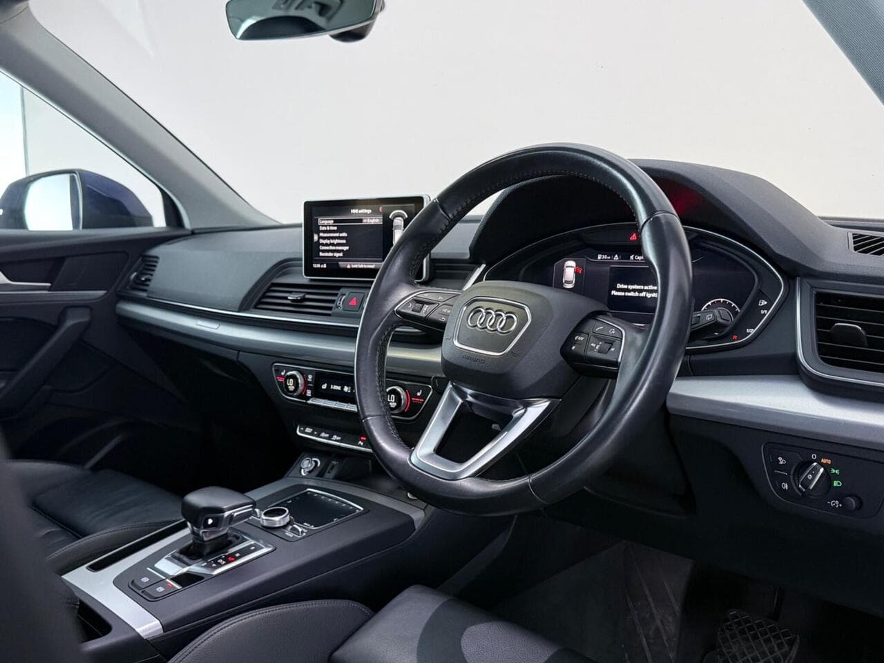 Audi Q5 thumbnail Interior Front