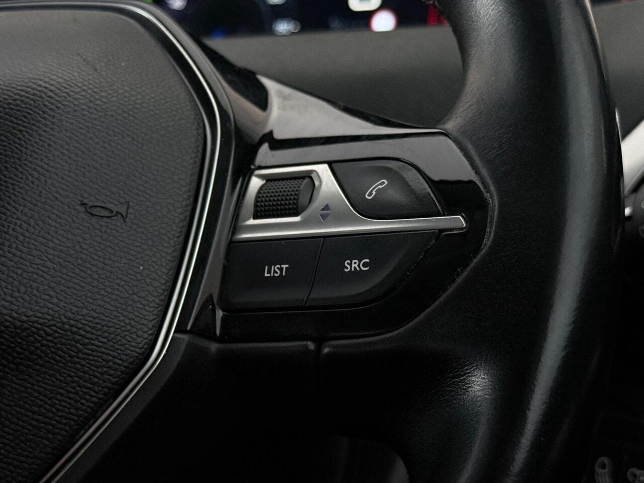 Peugeot 5008 thumbnail Misc Controls