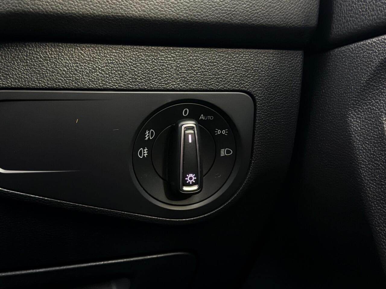 Volkswagen Tiguan Allspace thumbnail Misc Controls