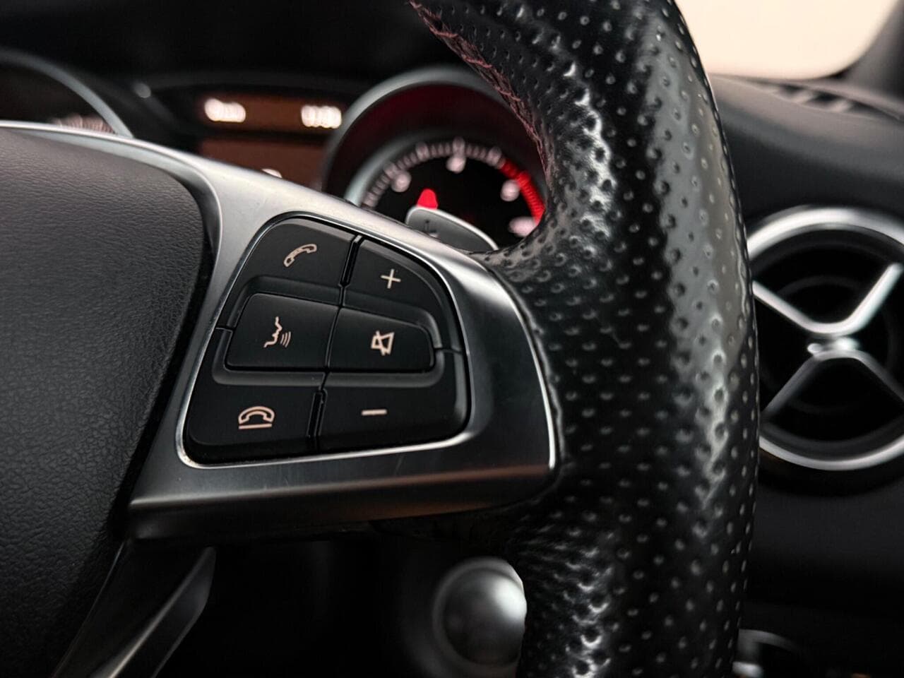 Mercedes-Benz GLA thumbnail Misc Controls