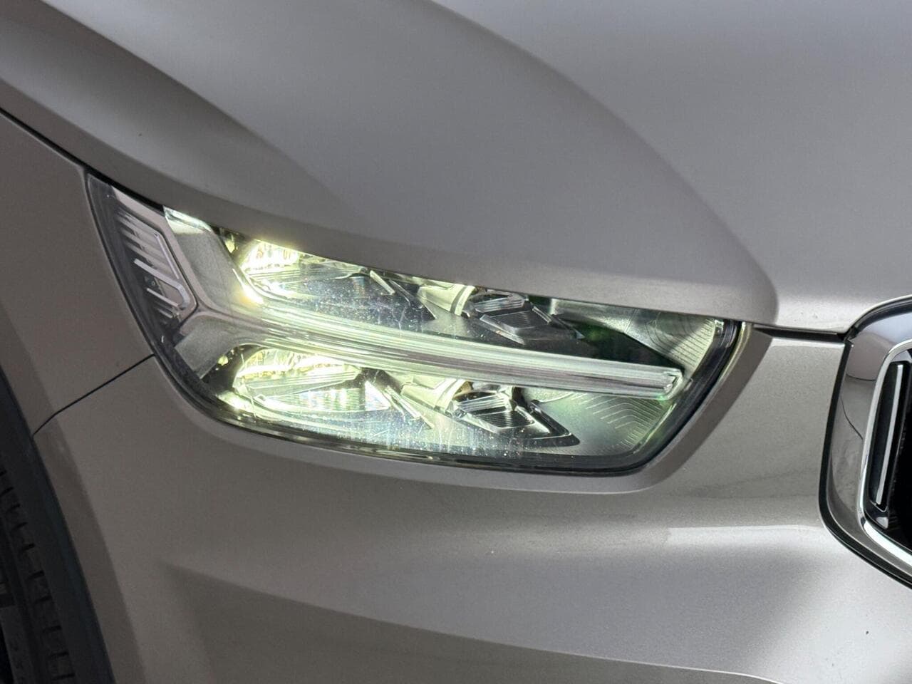 Volvo XC40 thumbnail Lights Front