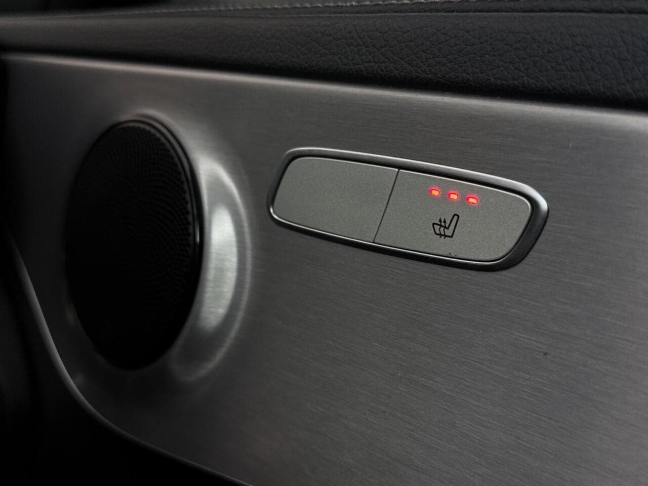 Mercedes-Benz C Class thumbnail Misc Controls