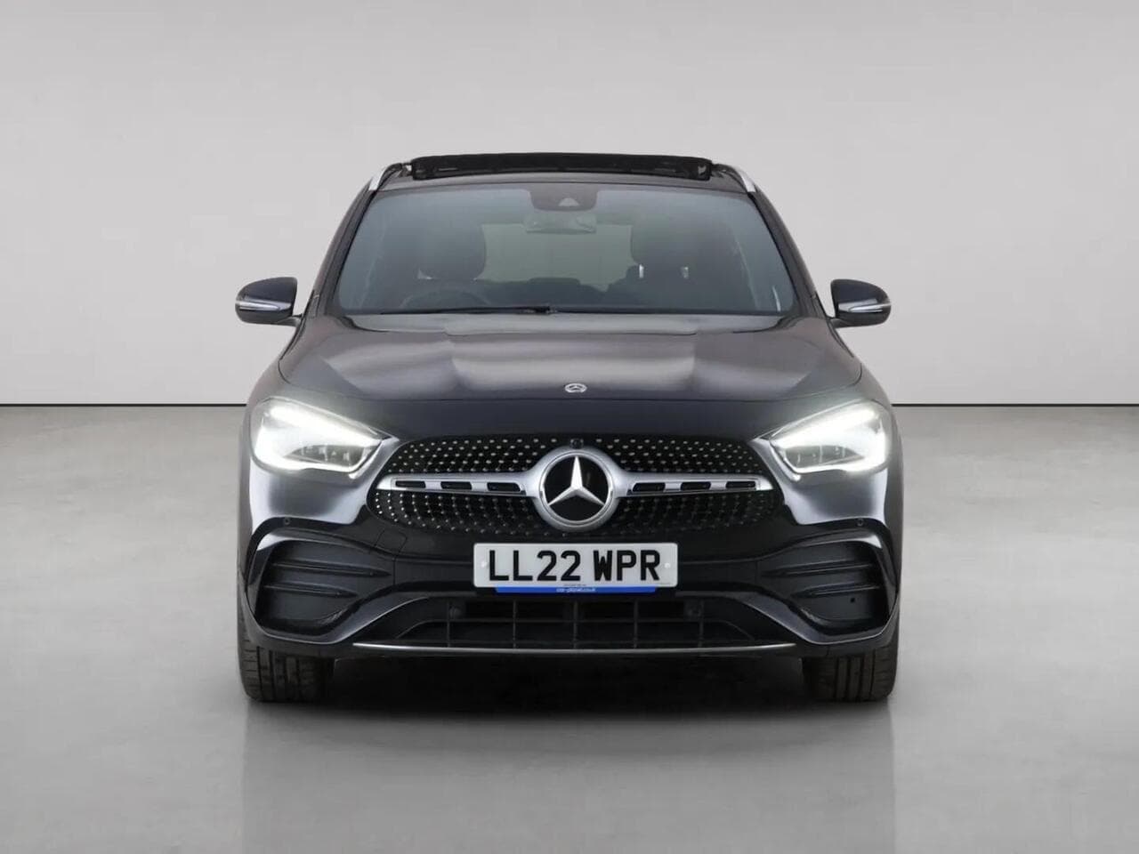 Mercedes-Benz GLA thumbnail Front