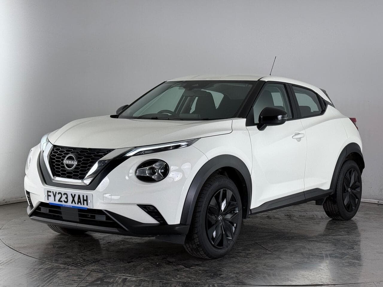 Nissan Juke thumbnail Front Left