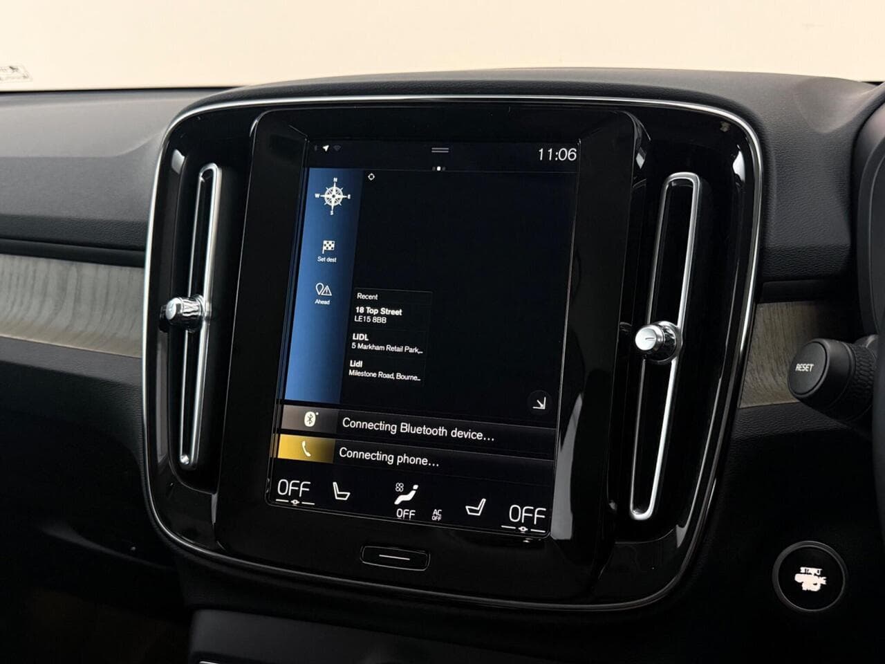 Volvo XC40 thumbnail Infotainment System