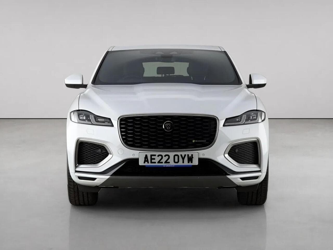 Jaguar F-PACE thumbnail Front