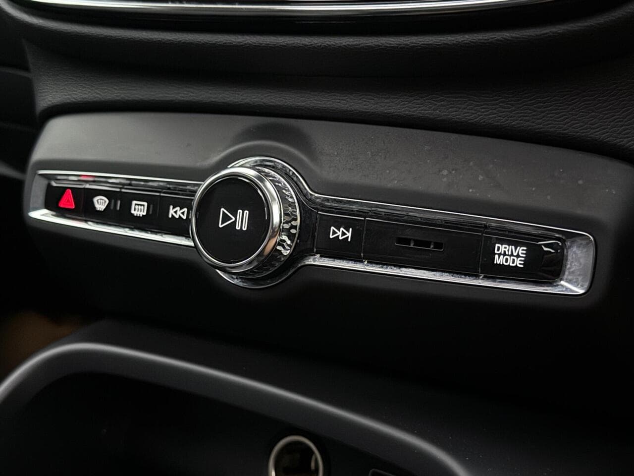 Volvo XC40 thumbnail Misc Controls