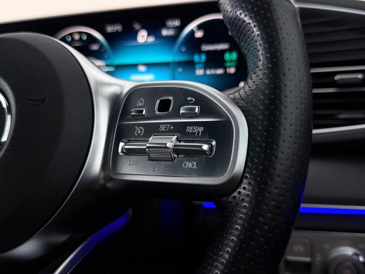 Mercedes-Benz GLE thumbnail Misc Controls