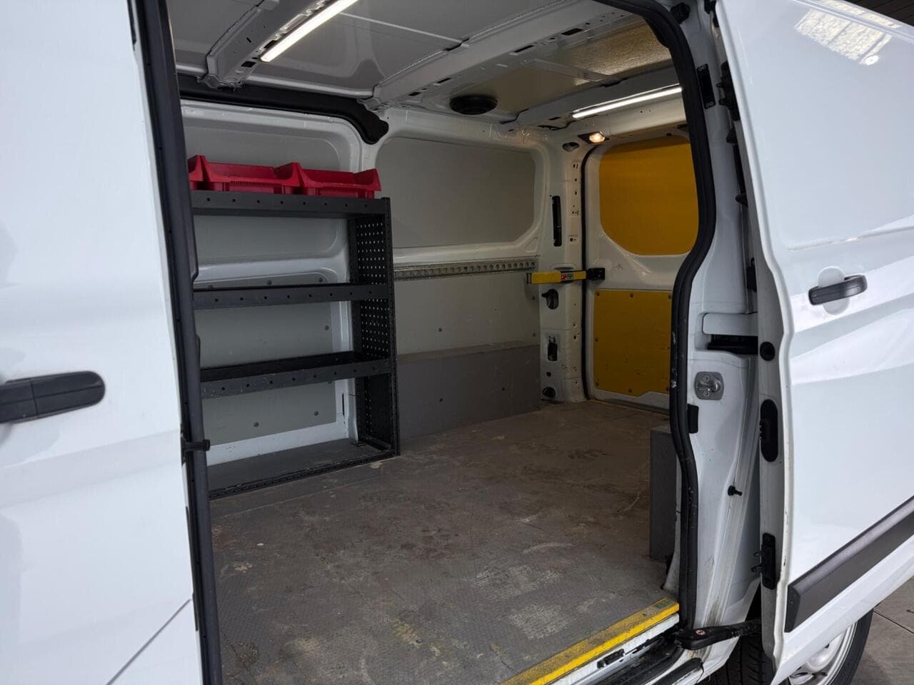 Ford Transit Custom thumbnail Cargo Space