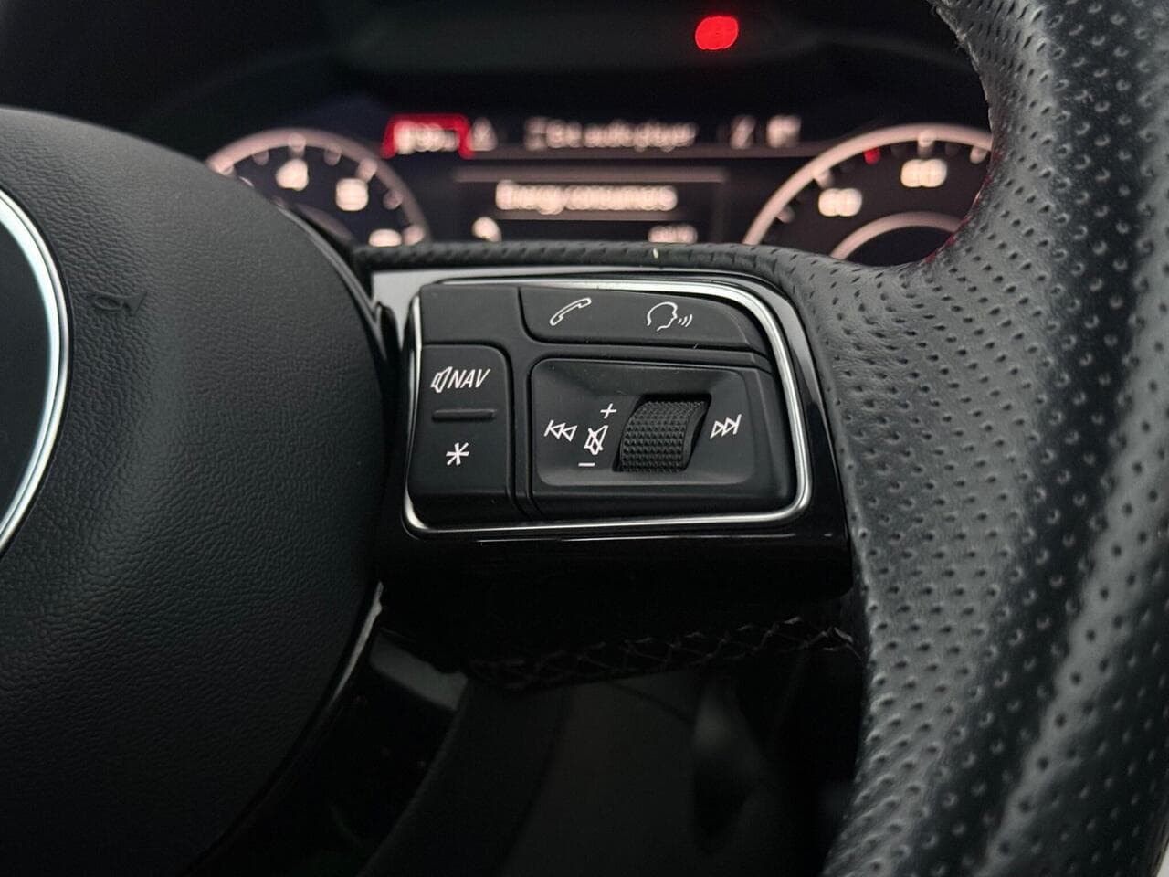 Audi Q2 thumbnail Misc Controls
