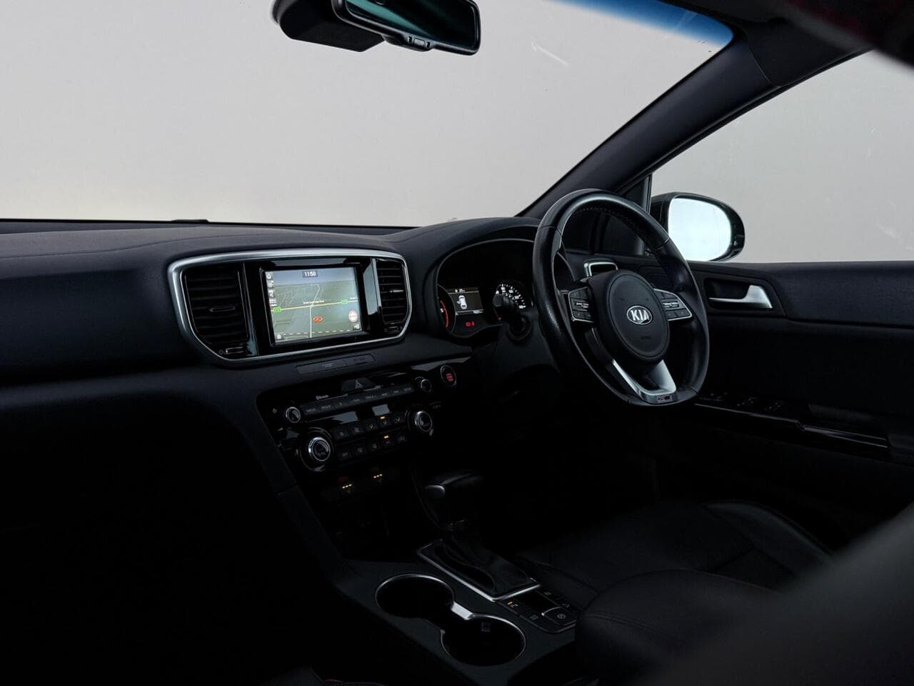 Kia Sportage thumbnail Interior Front