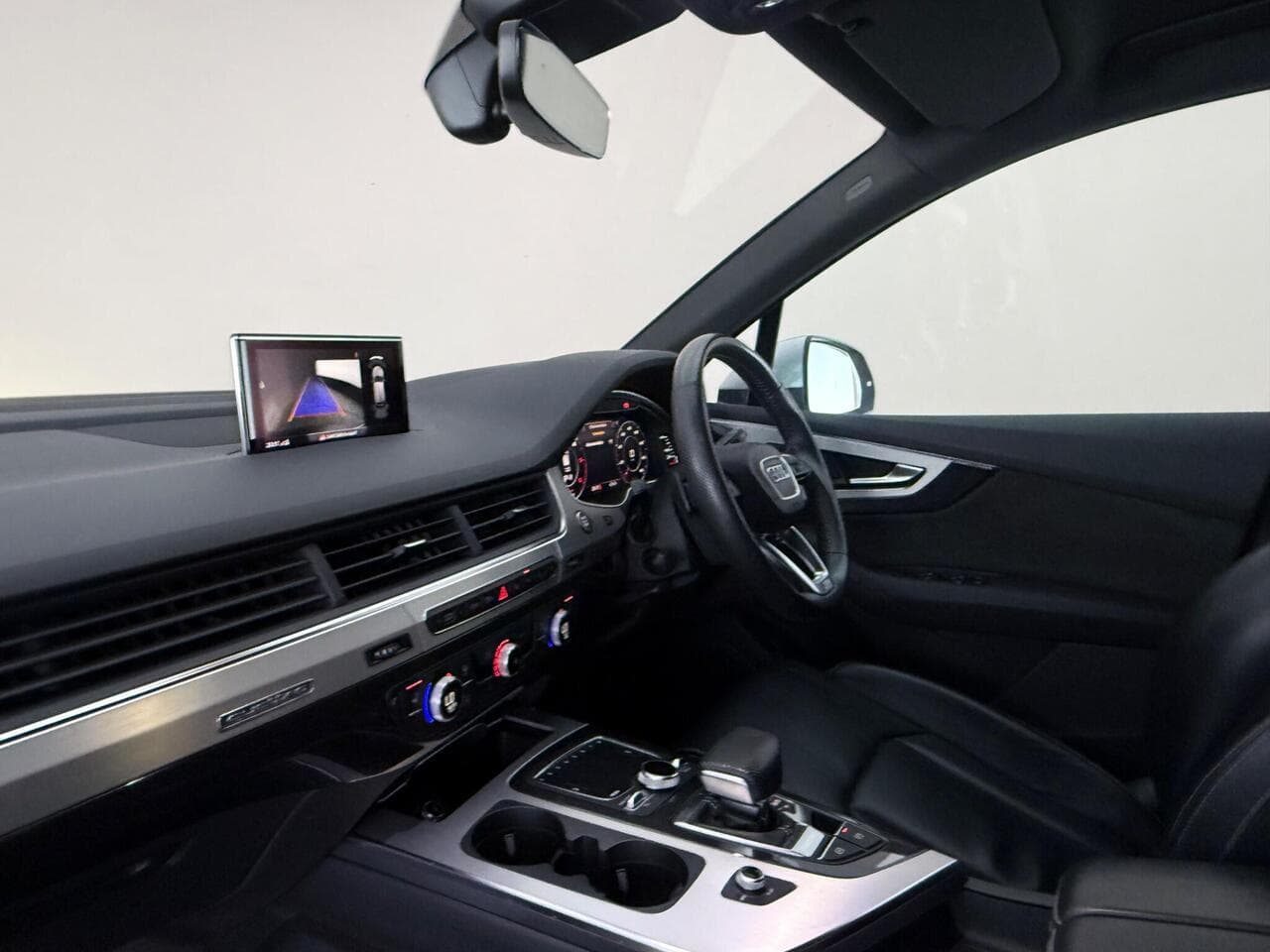 Audi Q7 thumbnail Interior Front
