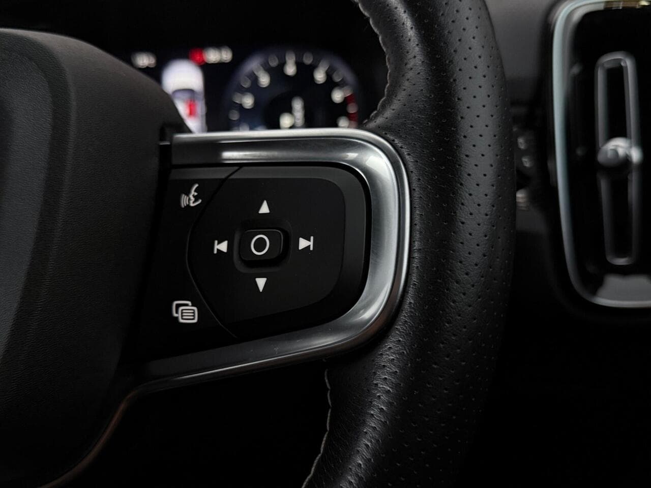 Volvo XC40 thumbnail Misc Controls