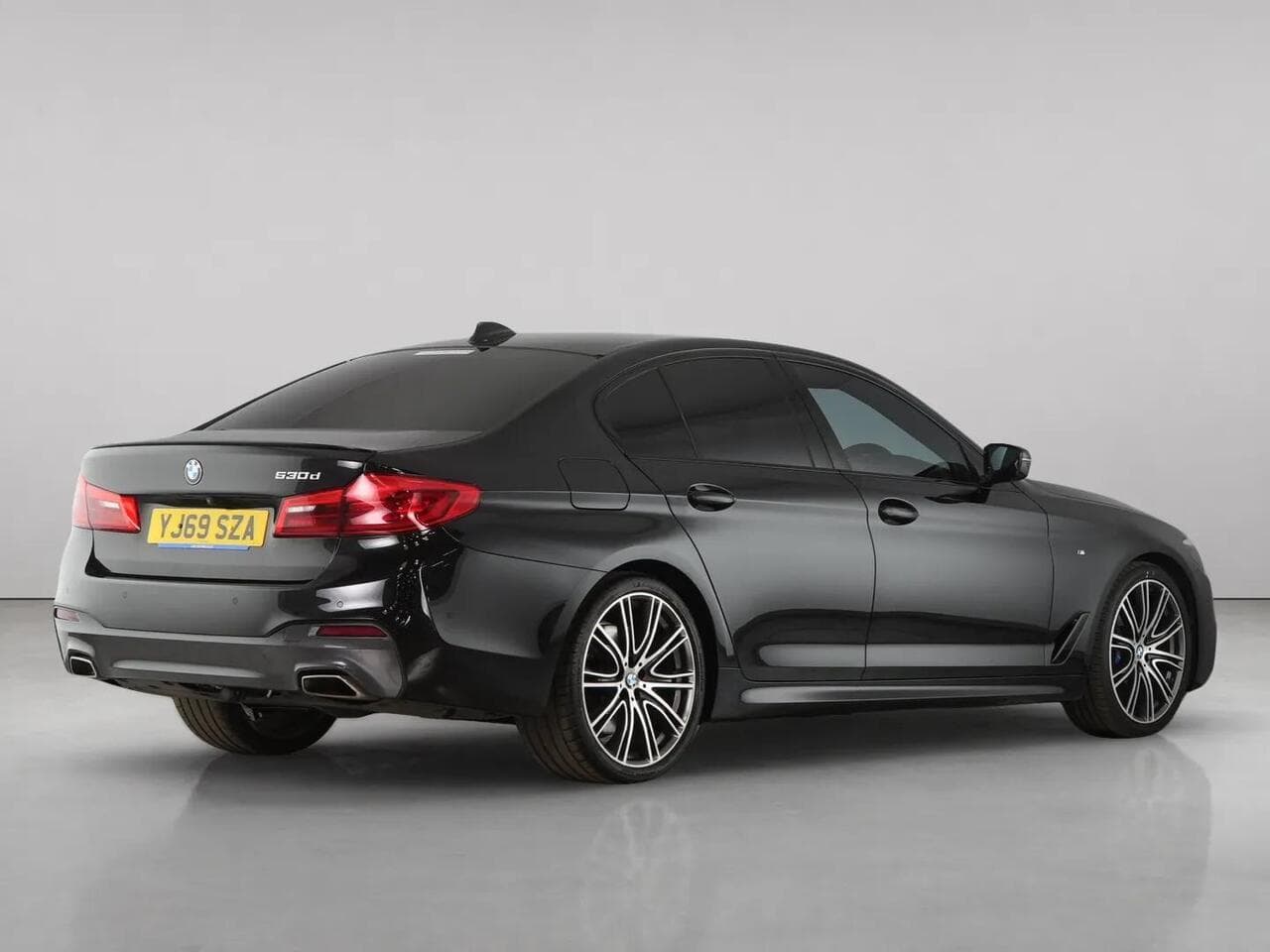 BMW 5 Series thumbnail Rear Right