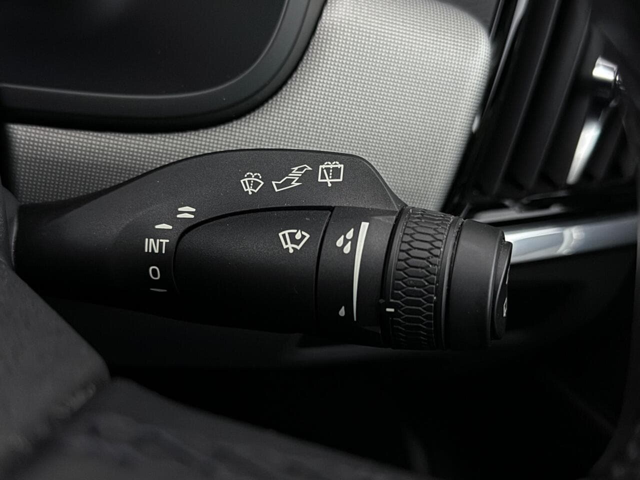 Volvo V90 thumbnail Misc Controls