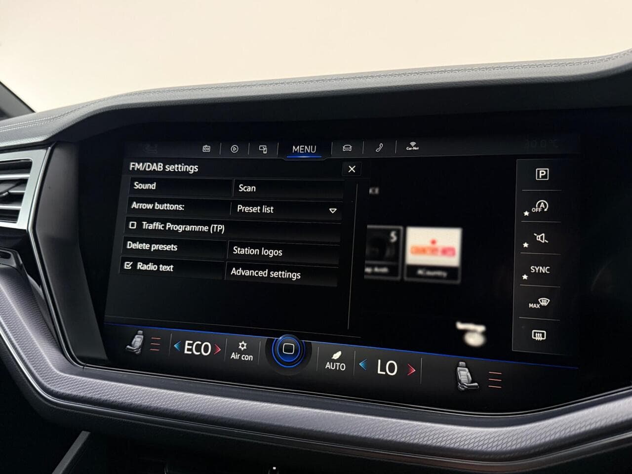 Volkswagen Touareg thumbnail Infotainment System