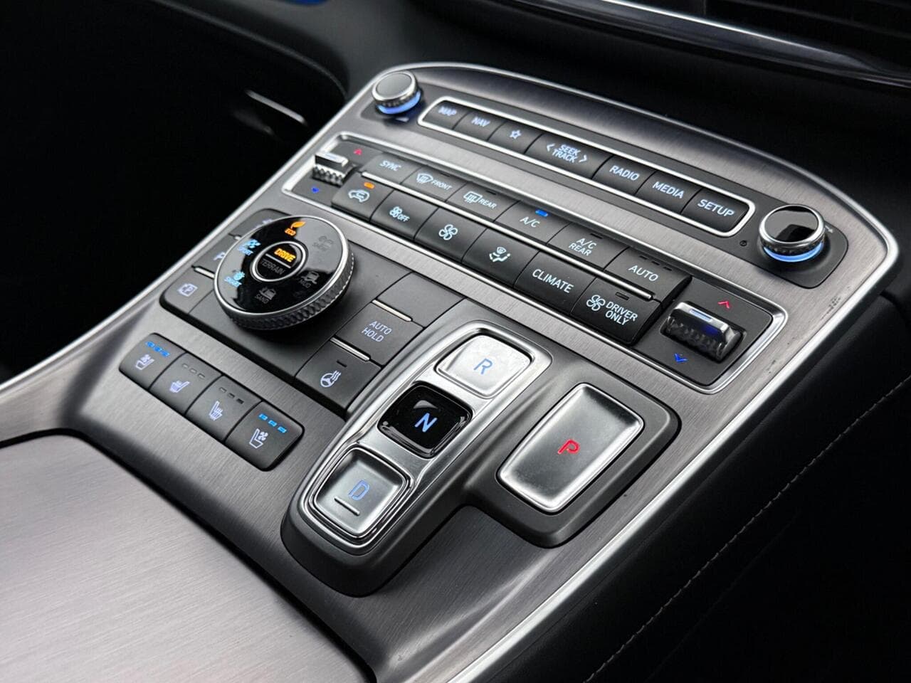 Hyundai Santa Fe thumbnail Interior Front