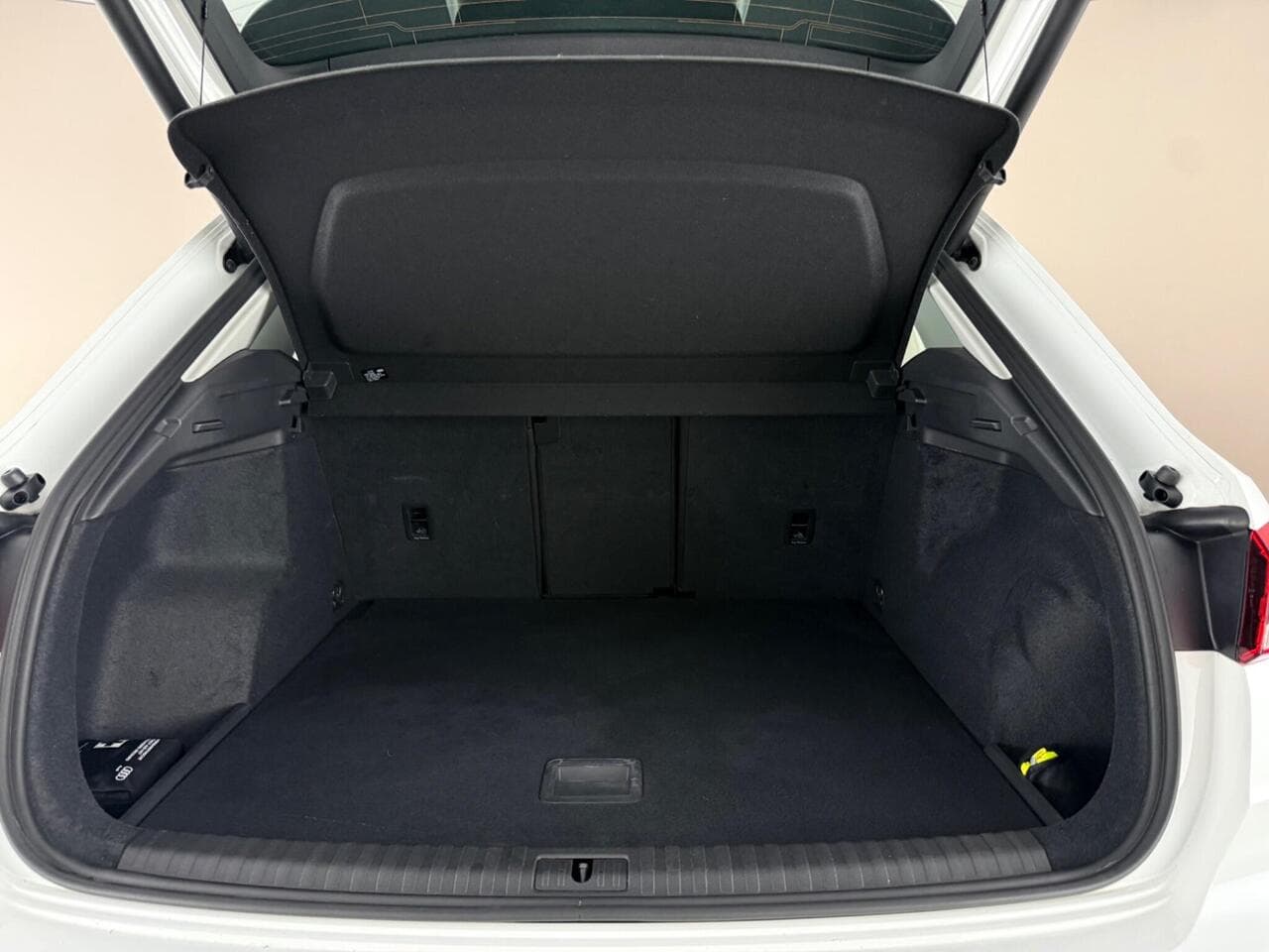 Audi Q3 thumbnail Boot
