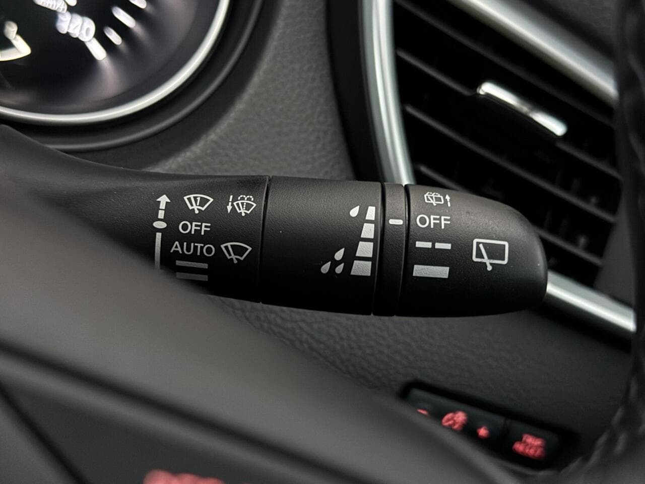 Nissan Qashqai thumbnail Misc Controls