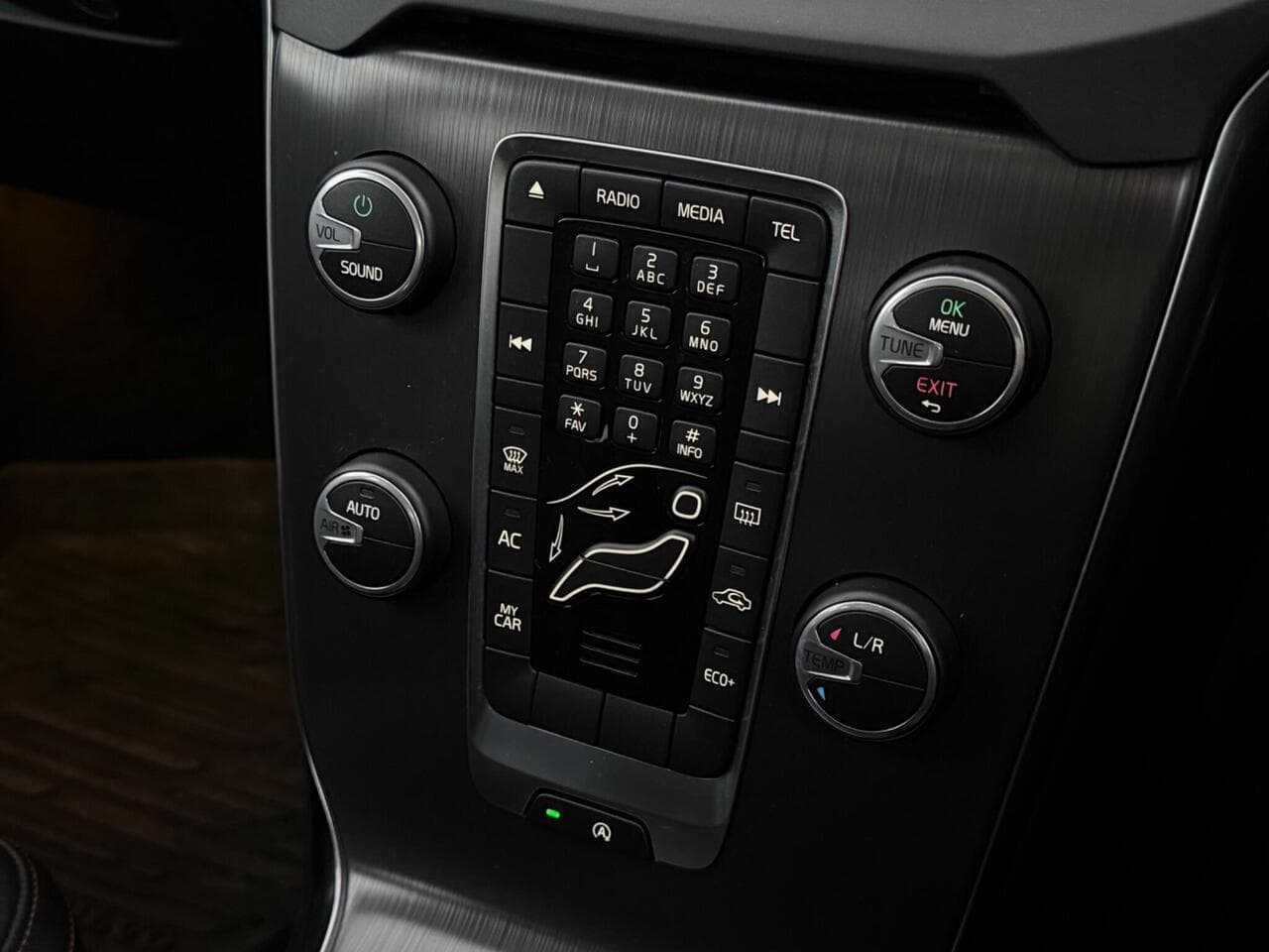 Volvo V40 Cross Country thumbnail Misc Controls