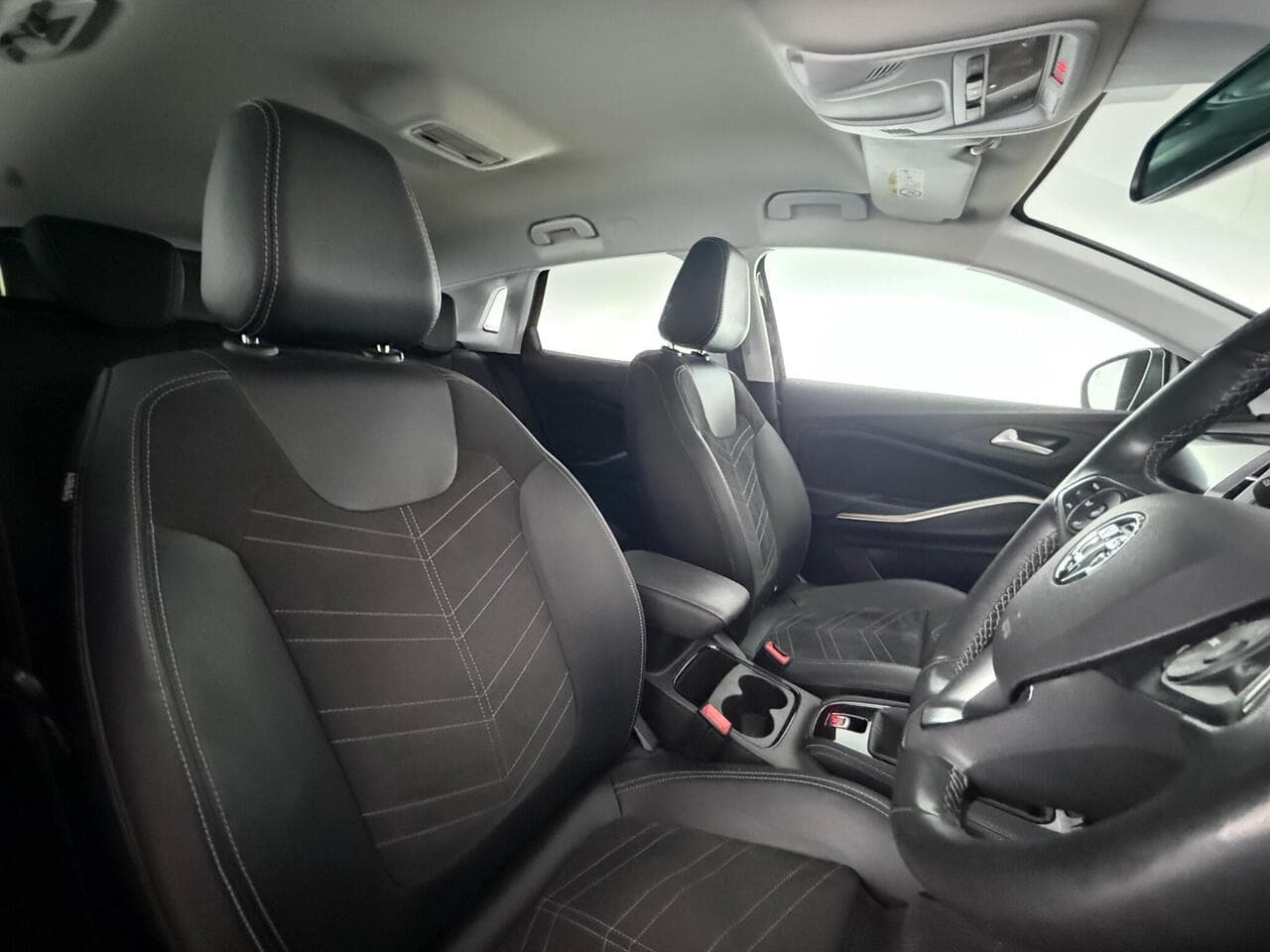 Vauxhall Grandland thumbnail Seat Driver