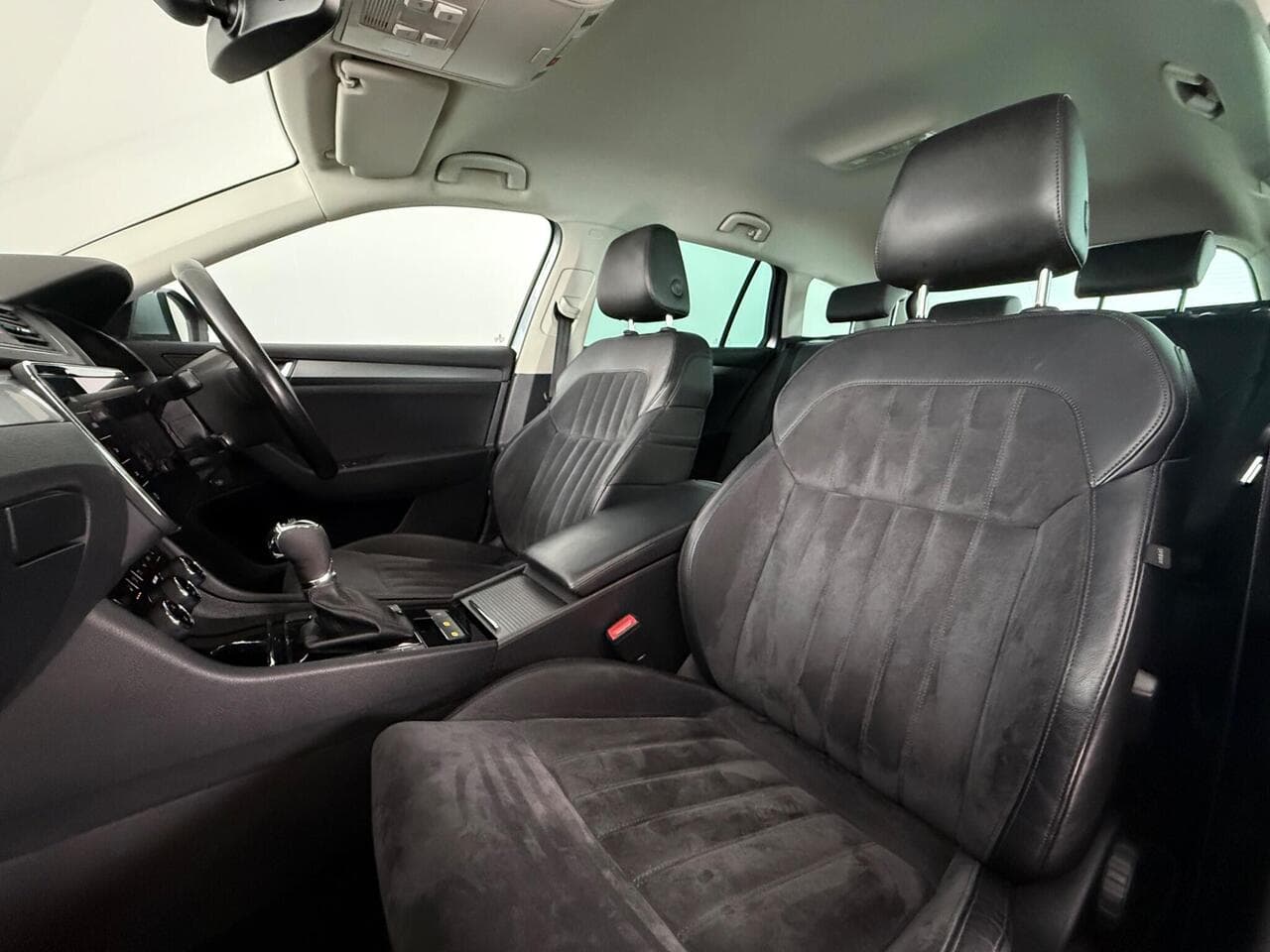 Skoda Superb thumbnail Seat Front Passenger