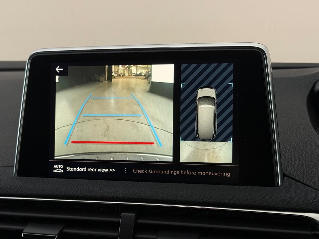 Peugeot 5008 thumbnail Infotainment System