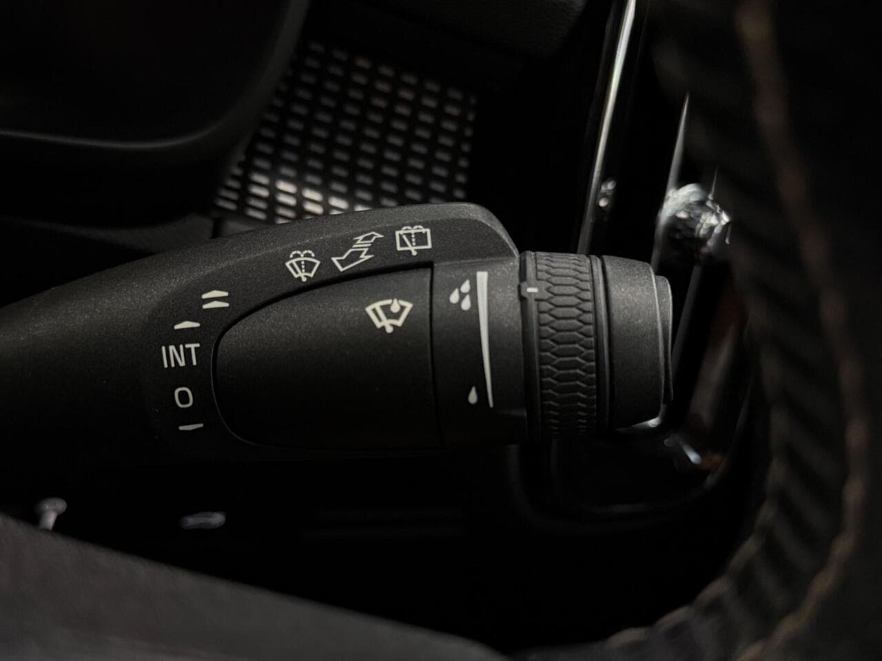 Volvo XC40 thumbnail Misc Controls
