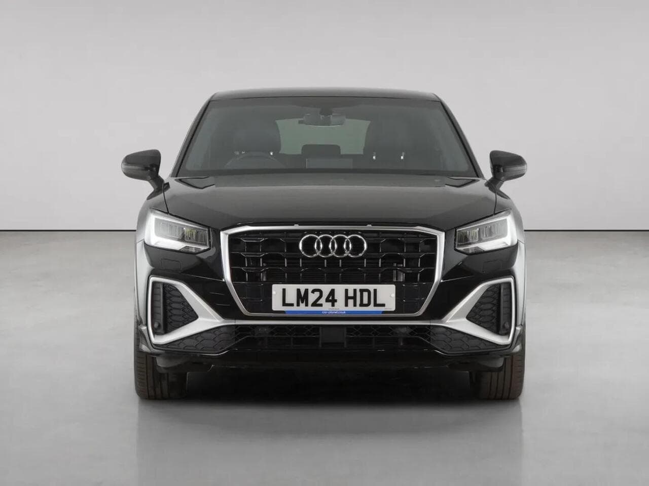 Audi Q2 thumbnail Front