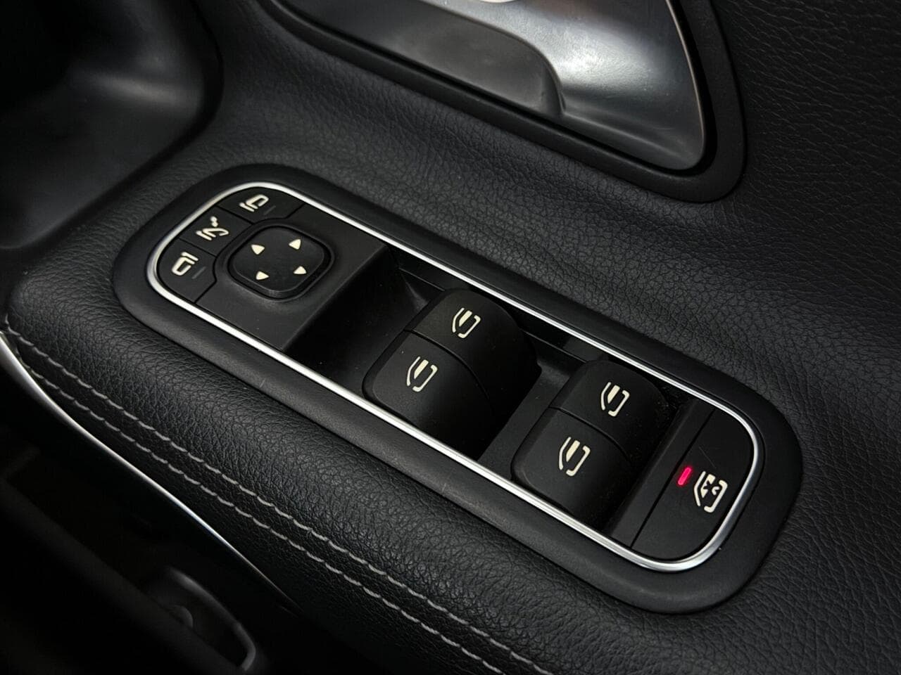 Mercedes-Benz CLA thumbnail Misc Controls
