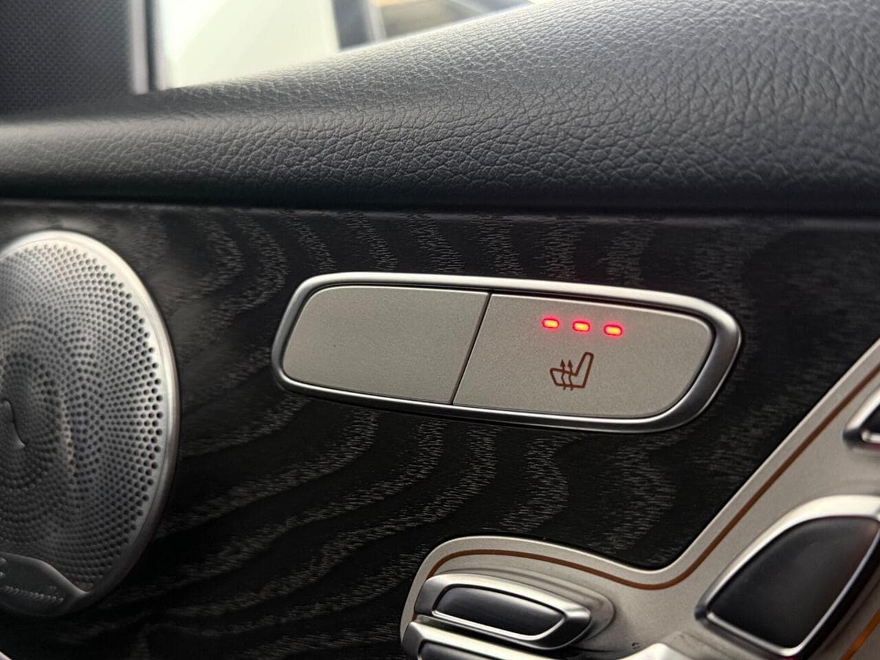 Mercedes-Benz GLC thumbnail Misc Controls