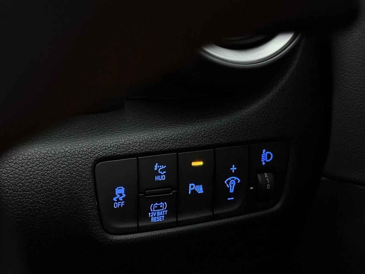 Hyundai KONA thumbnail Misc Controls