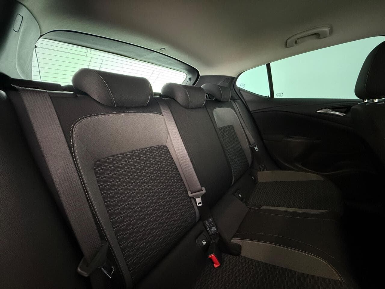 Vauxhall Astra thumbnail Seats Rear