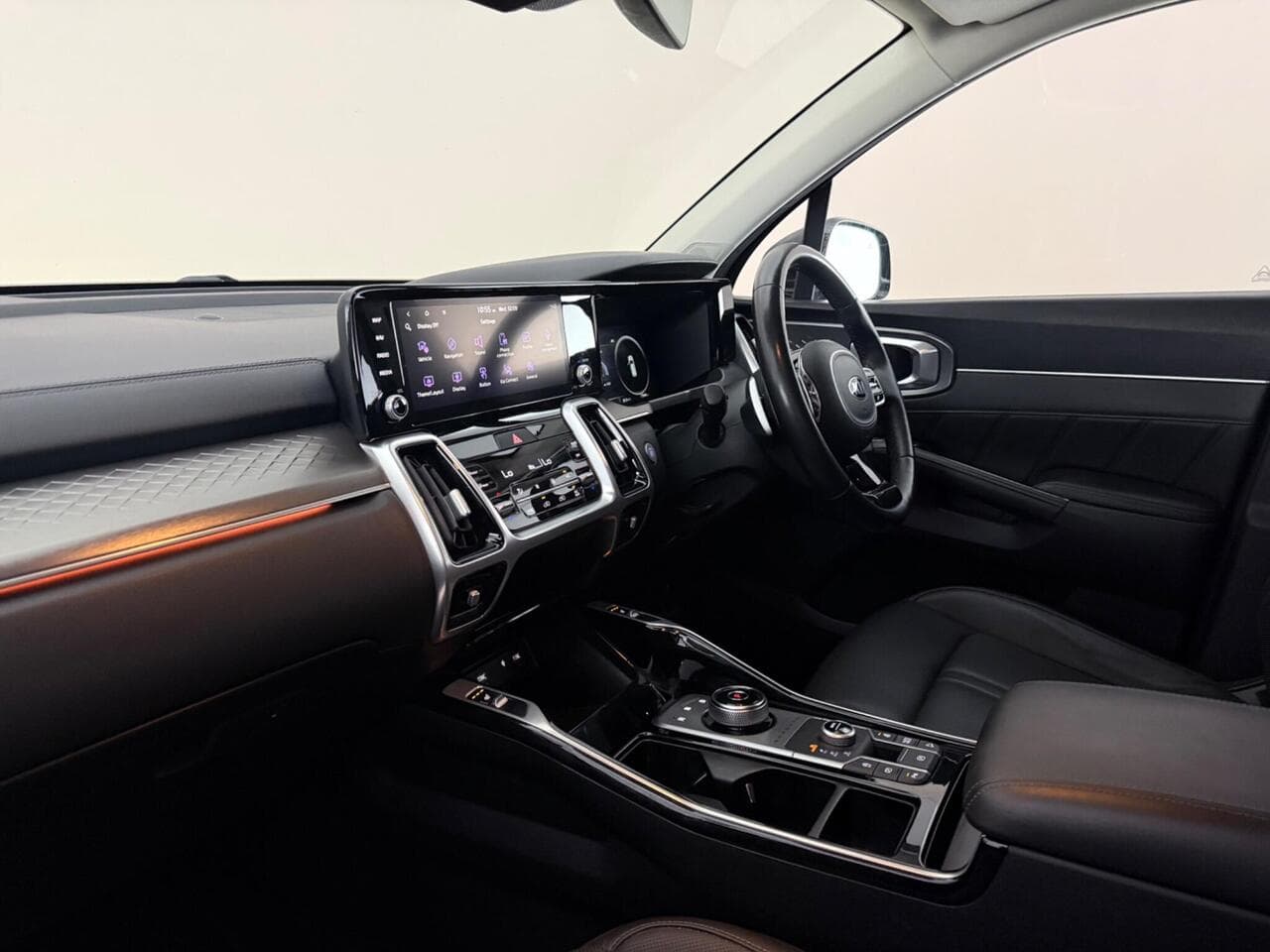 Kia Sorento thumbnail Interior Front