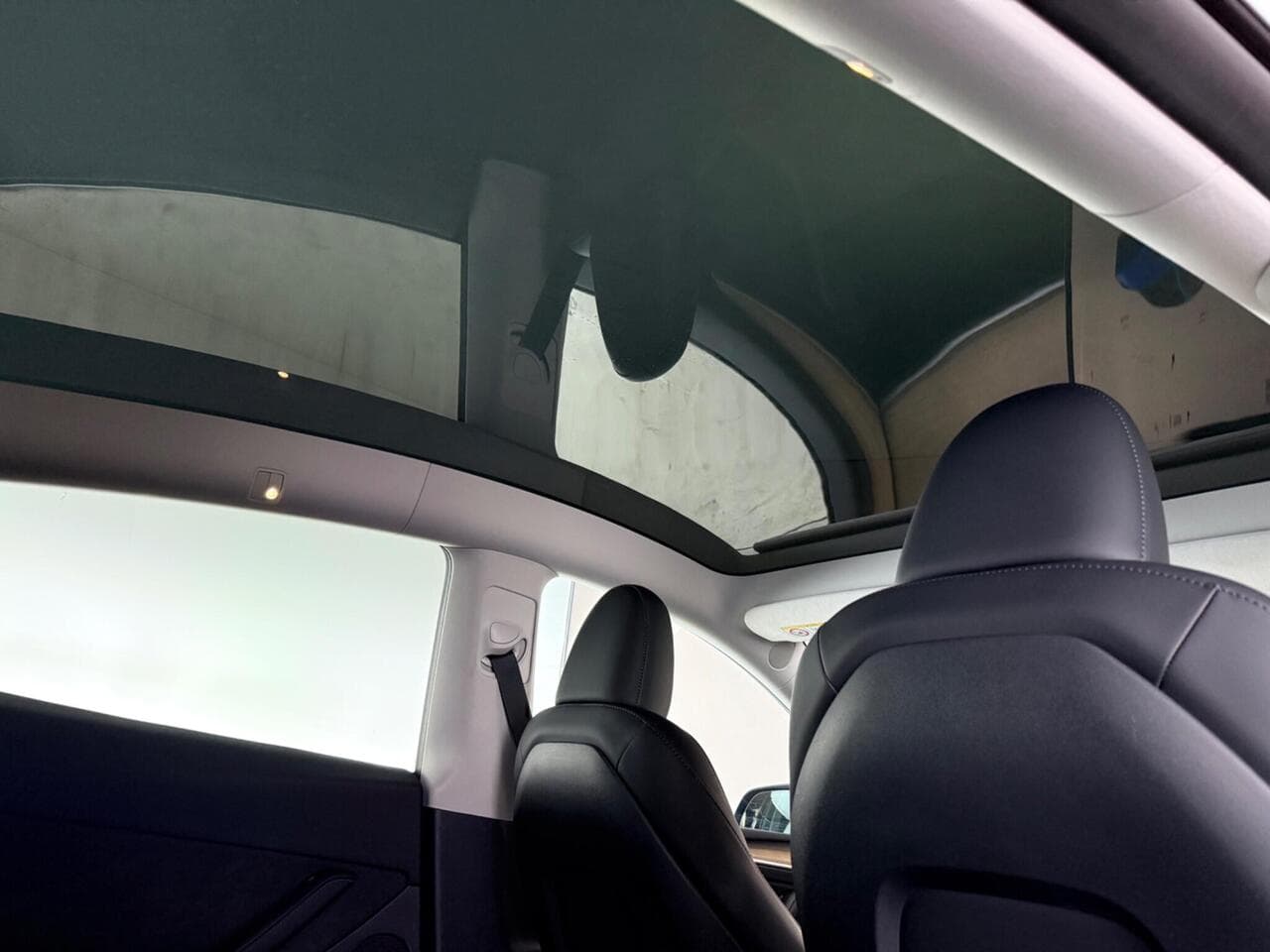 Tesla Model Y thumbnail Roof