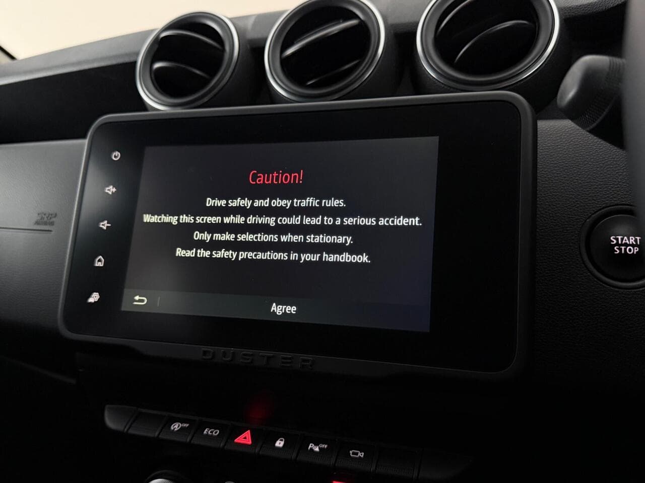 Dacia Duster thumbnail Infotainment System