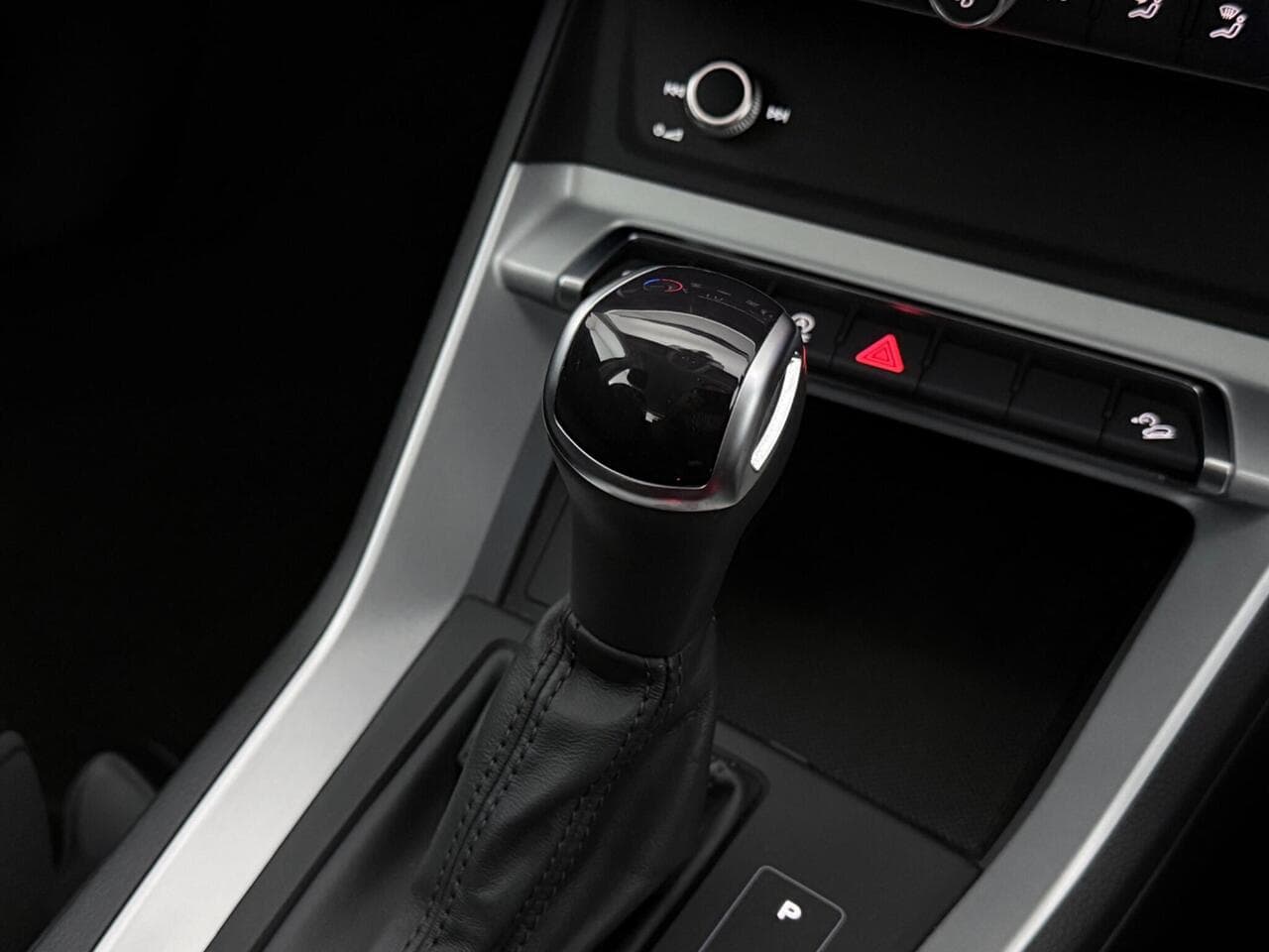 Audi Q3 thumbnail Misc Controls