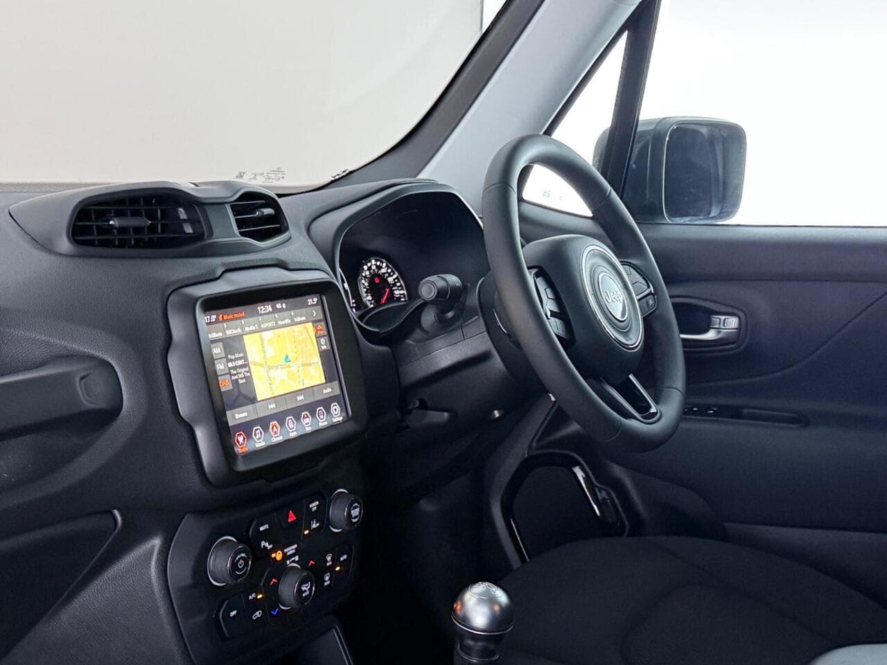 Jeep Renegade thumbnail Interior Front