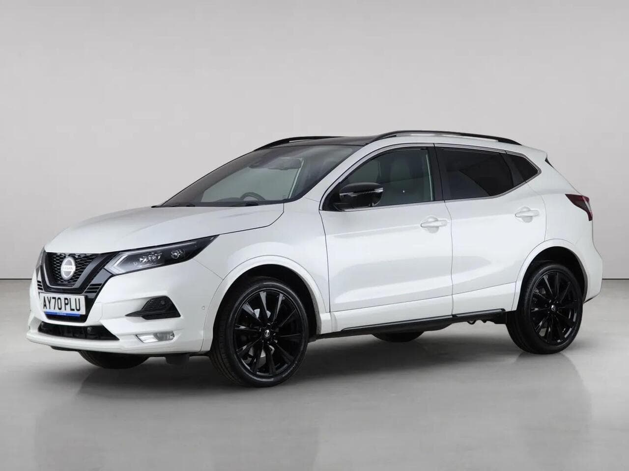 Nissan Qashqai thumbnail Front Left